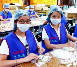 Các đồng nghiệp Nhựa Đại Đông vui mừng làm tình nguyện viên chăm sóc Myriam